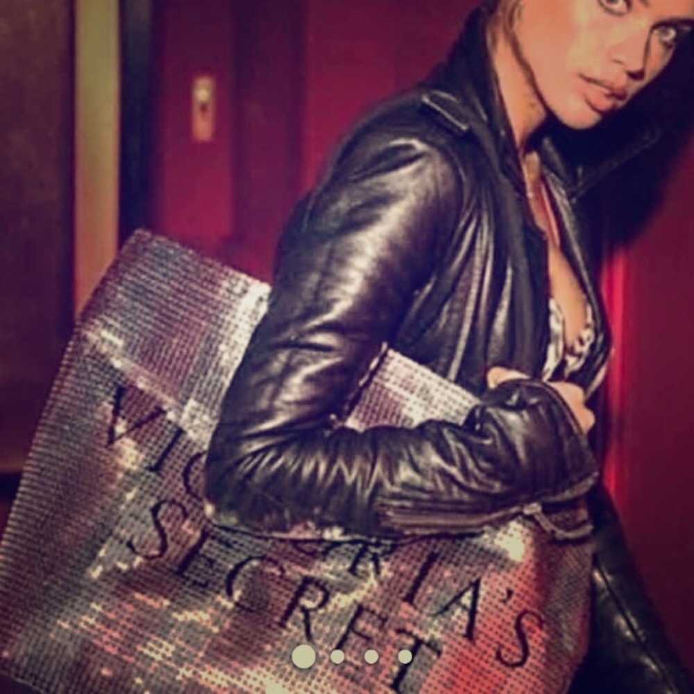 VS tote